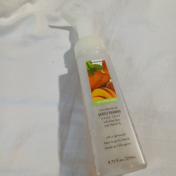 Bath & Body Works Nectarine Mint Anti-Bacterial Gentle Foaming Hand Soap NEW 8OZ - Picture 2 of 6